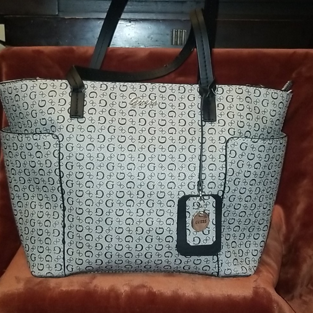 Guess purse Large; Black and Grey
